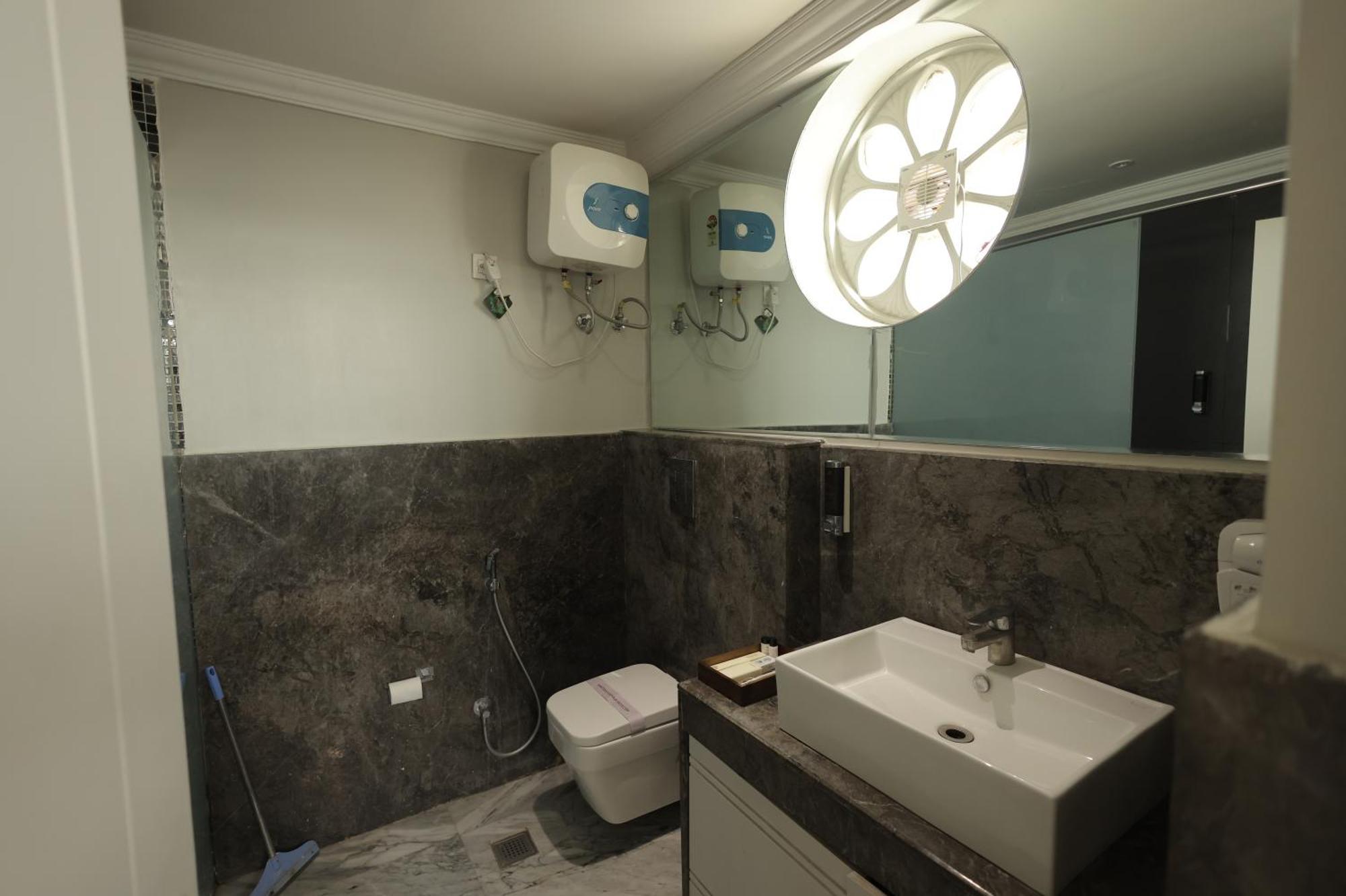 Phoenix - Unmatched Comfort Udaipur Eksteriør billede