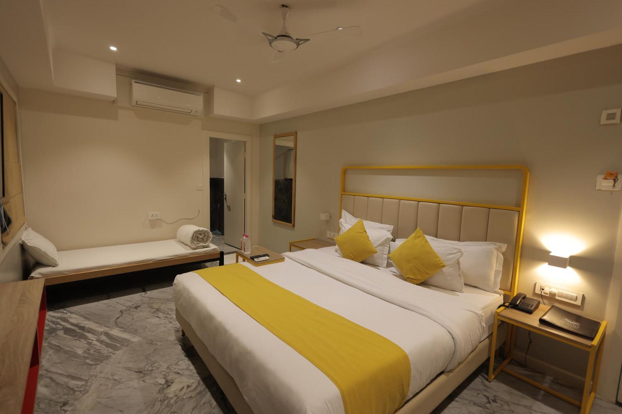Phoenix - Unmatched Comfort Udaipur Eksteriør billede